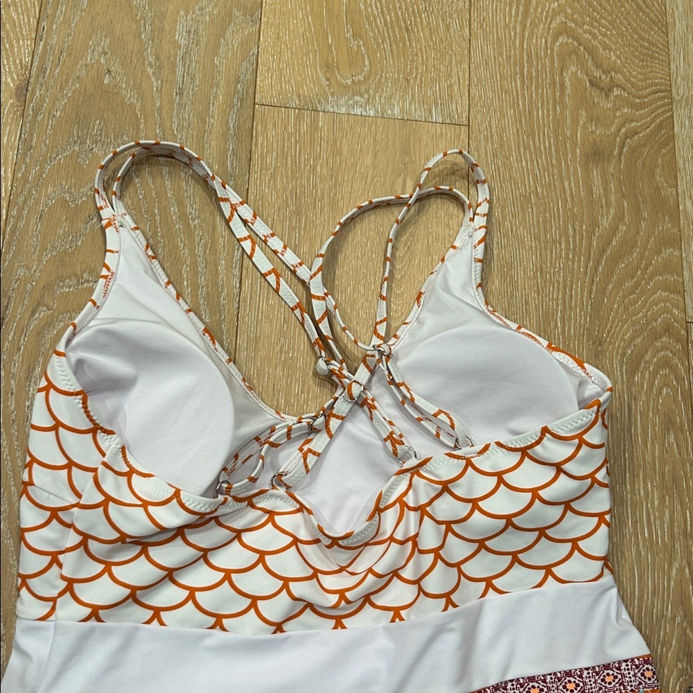Cupshe Swimsuit - Picture 6 of 10